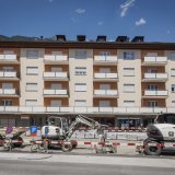 Le bâtiment de la Poste où deux des corps ont été découverts dimanche matin à Vétroz